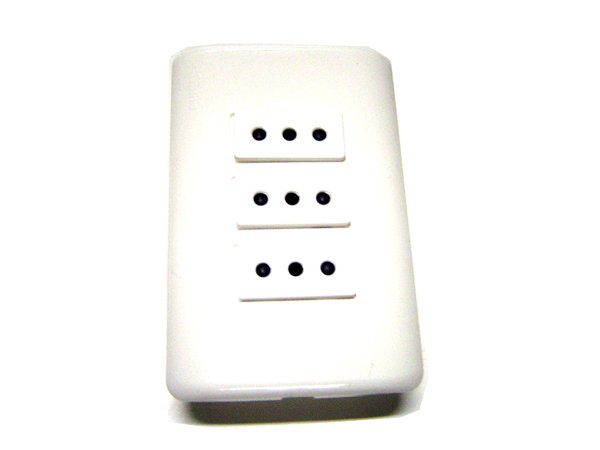 ENCHUFE EMBUTIDO TRIPLE MEC