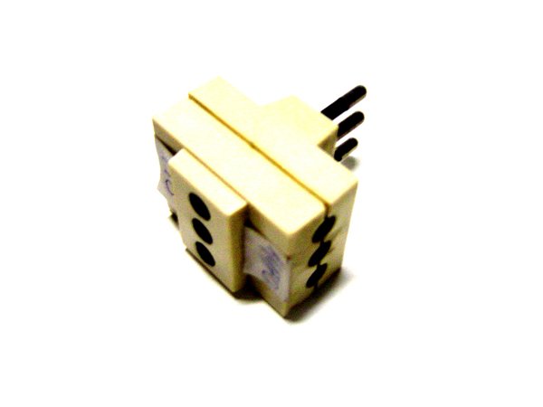 ENCHUFE TRIPLE 3P PROTEGIDO "LADRON"